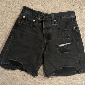 Levi’s Black Denim Mid Thigh Shorts Size 26